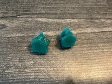 Load image into Gallery viewer, Close up on the replacement meeples for green player. Each has a pentagon on them for the color green.
