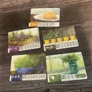 The four kinds of collection cards in the game are displayed. The scoring numbers are in transparent braille on the cards.