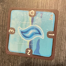 Load image into Gallery viewer, A natural gas card. It is rotated to indicate that the player has 0 natural gas. On braille it also indicates it is intended to be used in 2-6 player games
