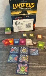 A shot of the game, the tiles, the cards and the favor tokens. All of them have transparent braille on them